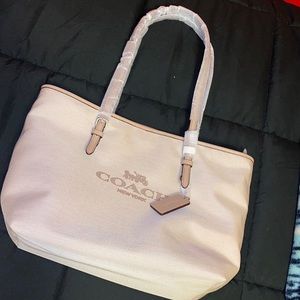 BRAND NEW COACH BAG! 🤍